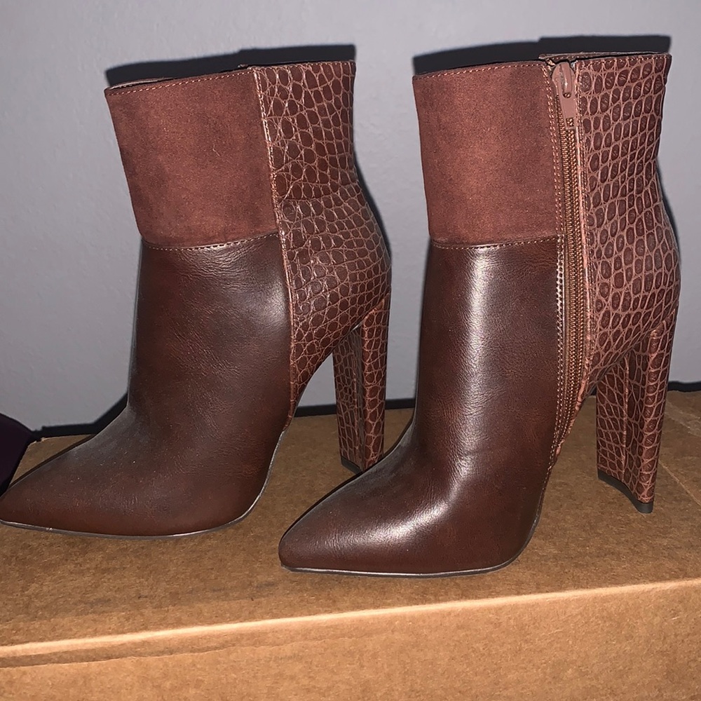 Shoe dazzle Brown ankle booties